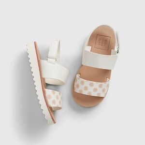 Toddler size 8 Daisy Sandals Velcro